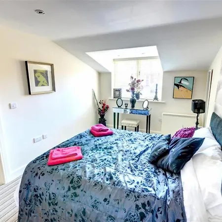 Hotties House - Two-bed Cottage, Dog-friendly & Off-street Parking - スカーバラ