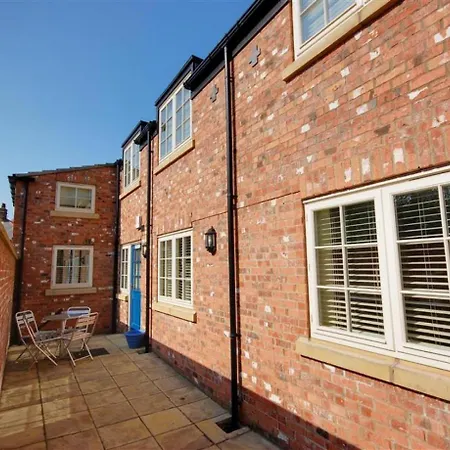 Hotties House - Two-bed Cottage, Dog-friendly & Off-street Parking - スカーバラ