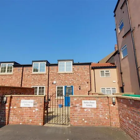 Hotties House - Two-bed Cottage, Dog-friendly & Off-street Parking - *