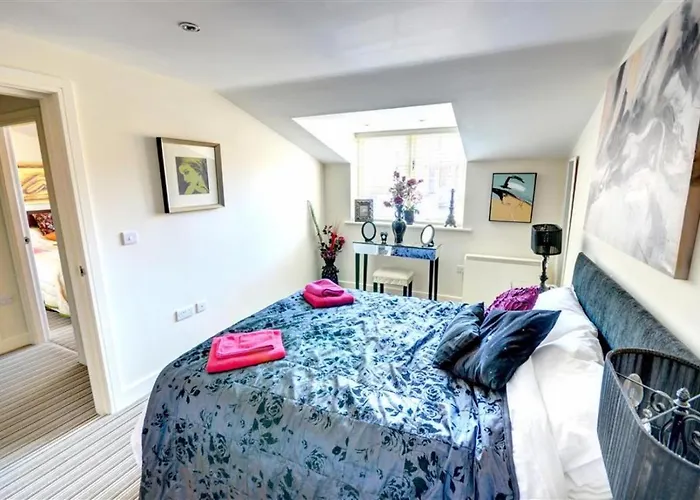 Hotties House - Two-bed Cottage, Dog-friendly & Off-street Parking - Scarborough
