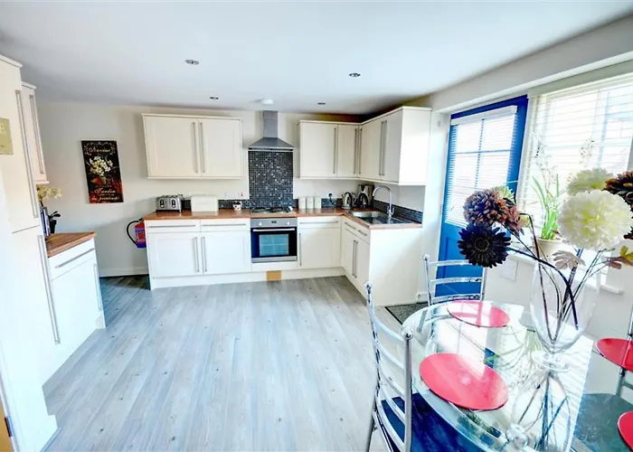 Hotties House - Two-bed Cottage, Dog-friendly & Off-street Parking - Apartman