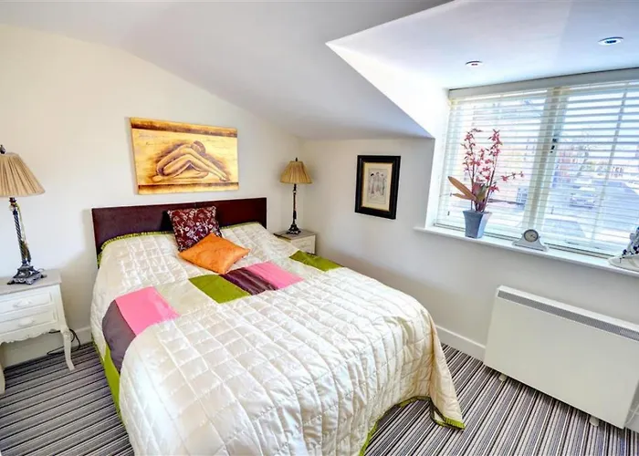 Hotties House - Two-bed Cottage, Dog-friendly & Off-street Parking - Apartman *