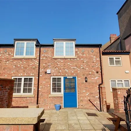 Hotties House - Two-bed Cottage, Dog-friendly & Off-street Parking -