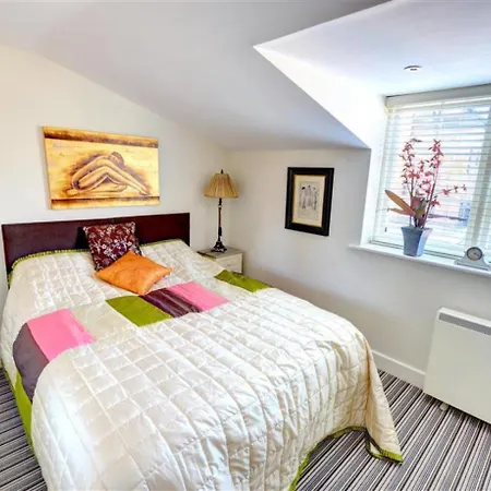 Hotties House - Two-bed Cottage, Dog-friendly & Off-street Parking - Daire *